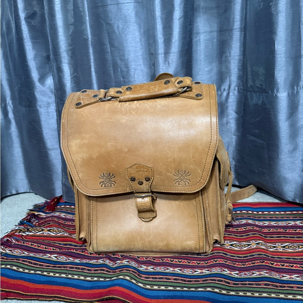 Vintage Saddleback Leather “The Tank” Backpack — Original Model - Picture 6 of 9